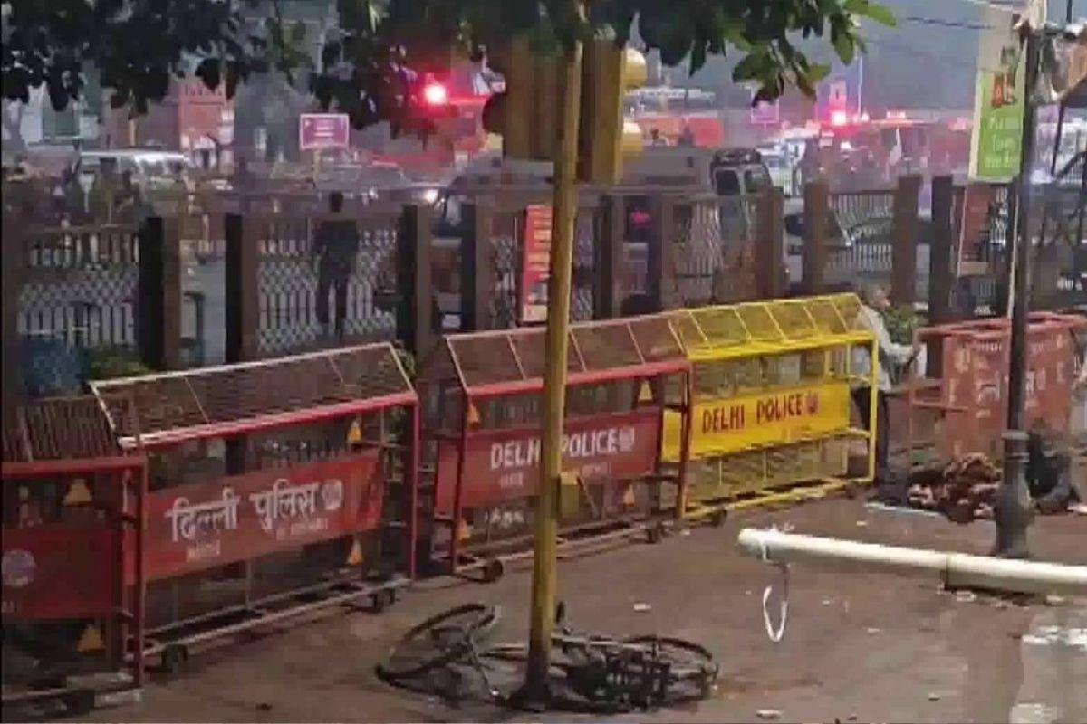 Delhi Incident: ఢిల్లీలో భారీ పేలుడు.. ప్రాణాలు కోల్పోయిన ఎనిమిది మంది